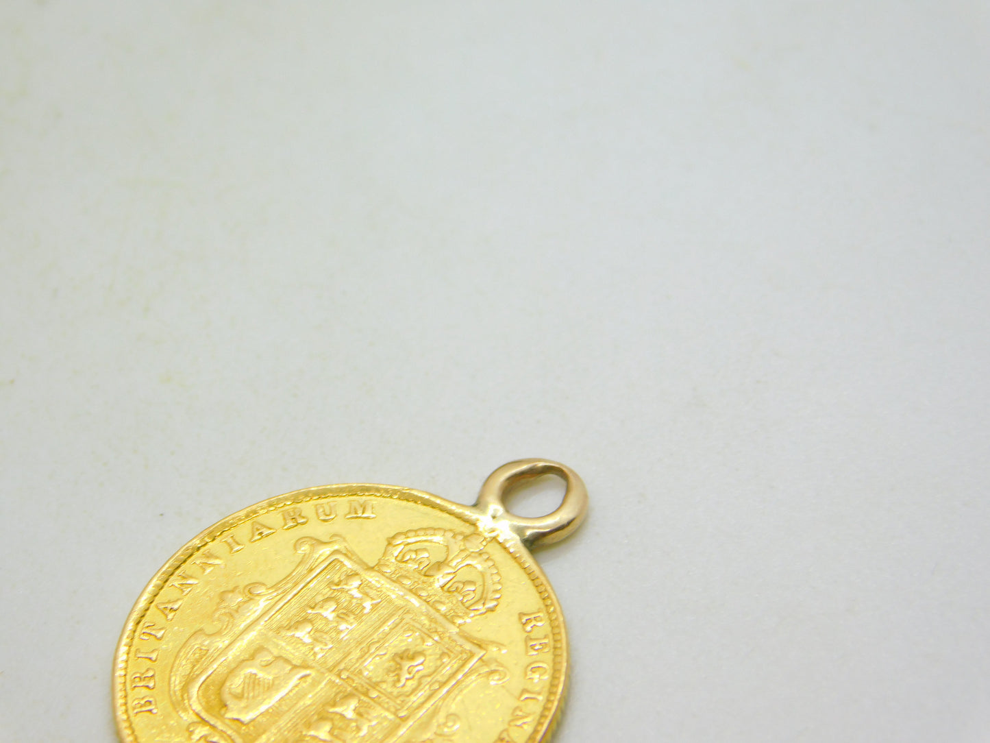 22ct Gold Queen Victoria Shield Back Half Sovereign Pendant Coin Antique 1887