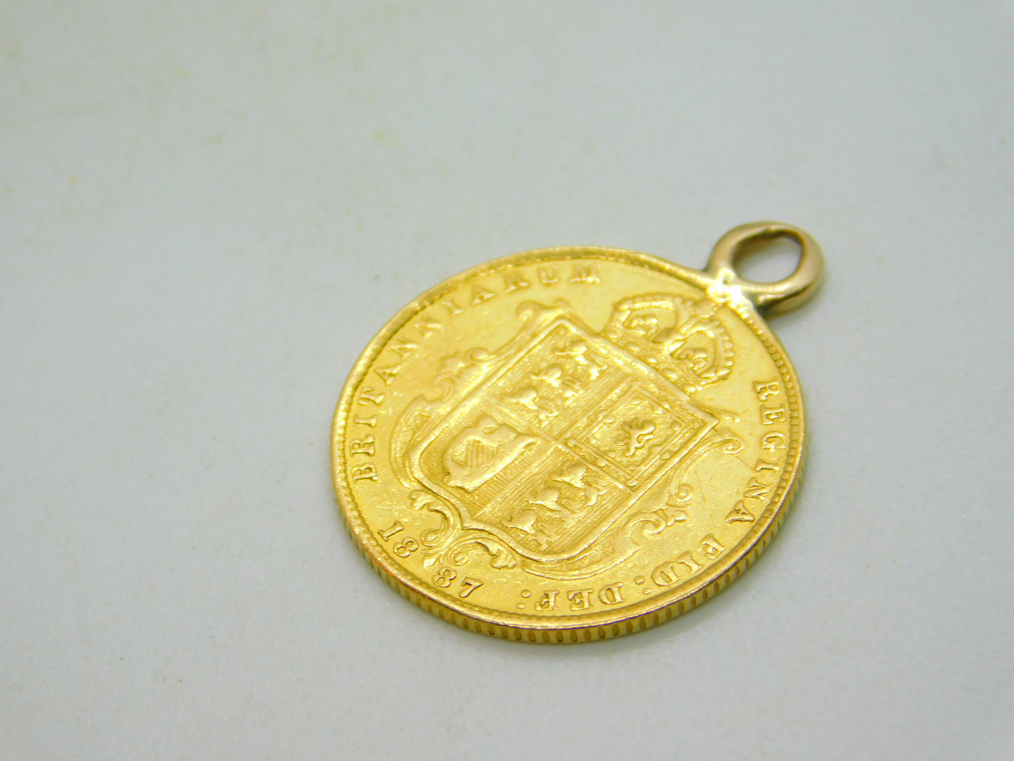 22ct Gold Queen Victoria Shield Back Half Sovereign Pendant Coin Antique 1887