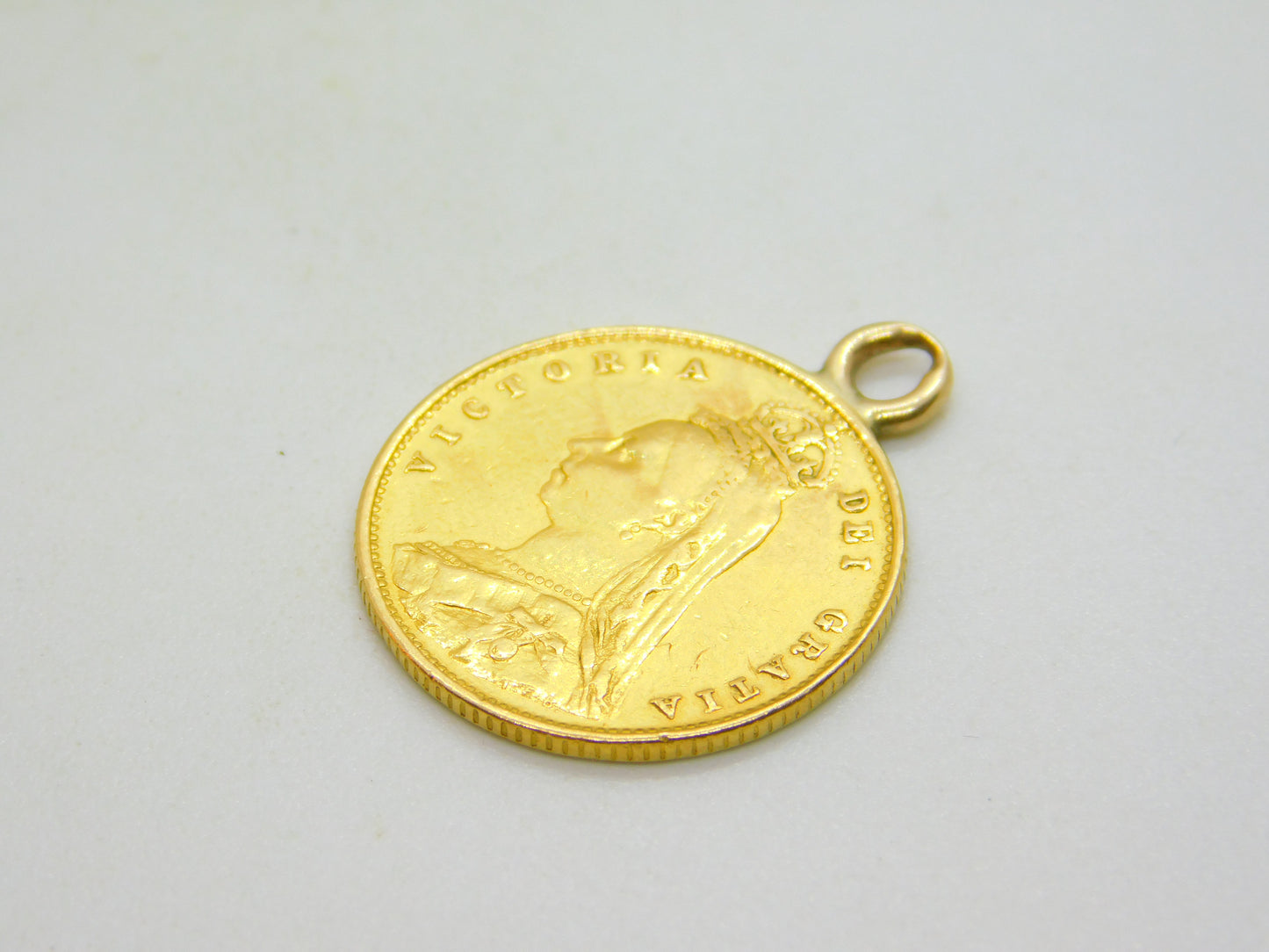 22ct Gold Queen Victoria Shield Back Half Sovereign Pendant Coin Antique 1887