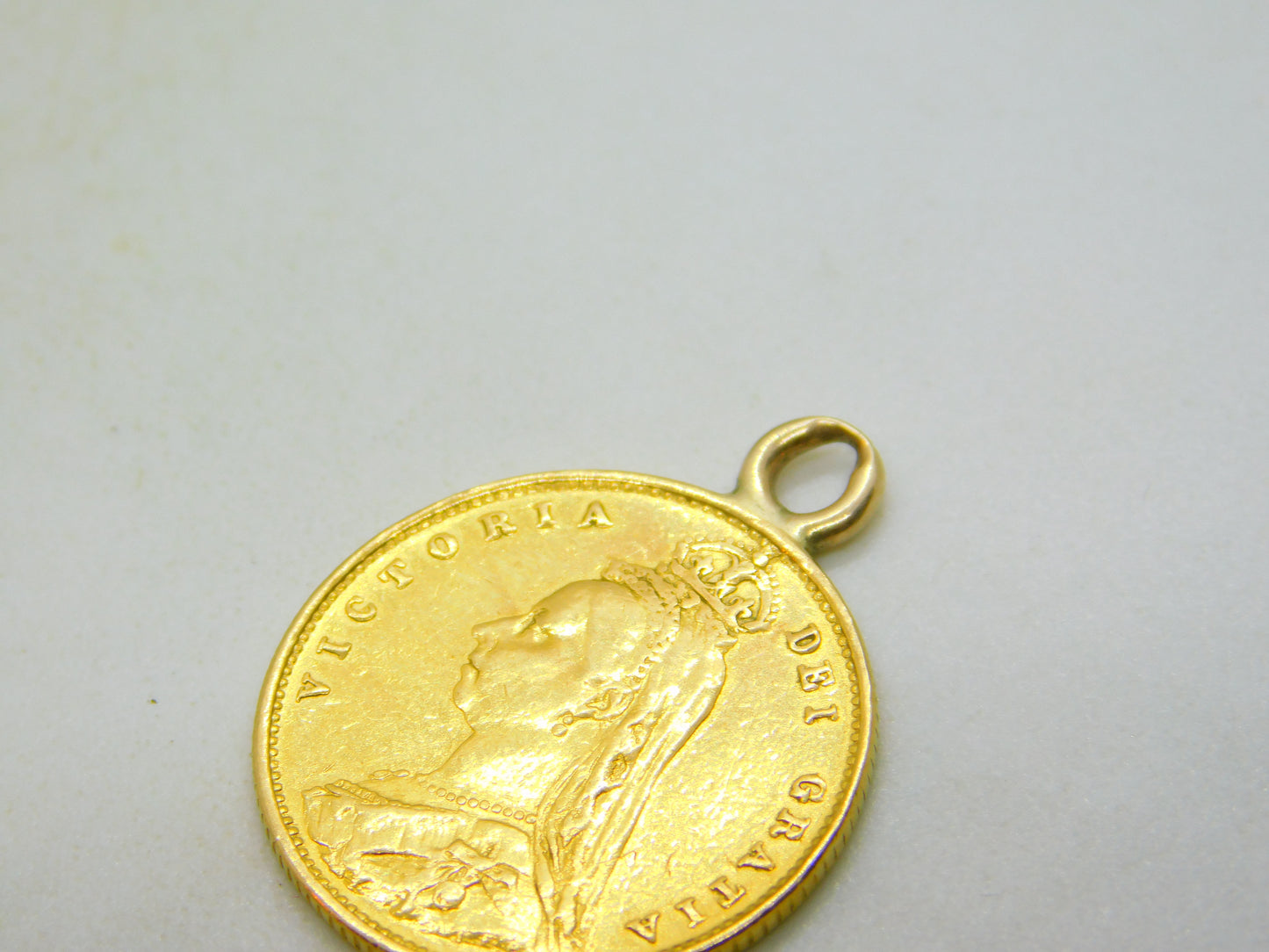 22ct Gold Queen Victoria Shield Back Half Sovereign Pendant Coin Antique 1887
