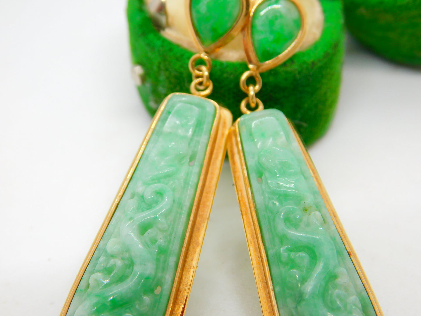 18ct Yellow Gold Carved Apple-Green Jade Drop Earrings Vintage c1970