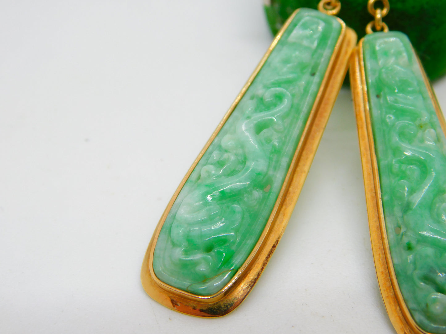 18ct Yellow Gold Carved Apple-Green Jade Drop Earrings Vintage c1970