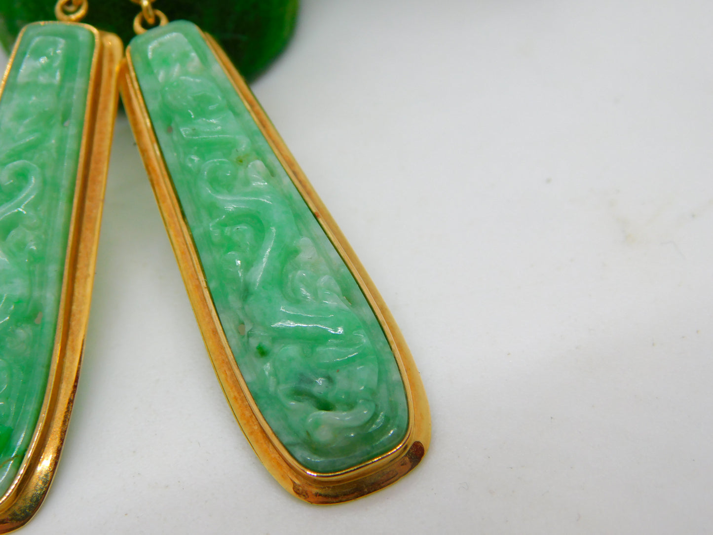 18ct Yellow Gold Carved Apple-Green Jade Drop Earrings Vintage c1970