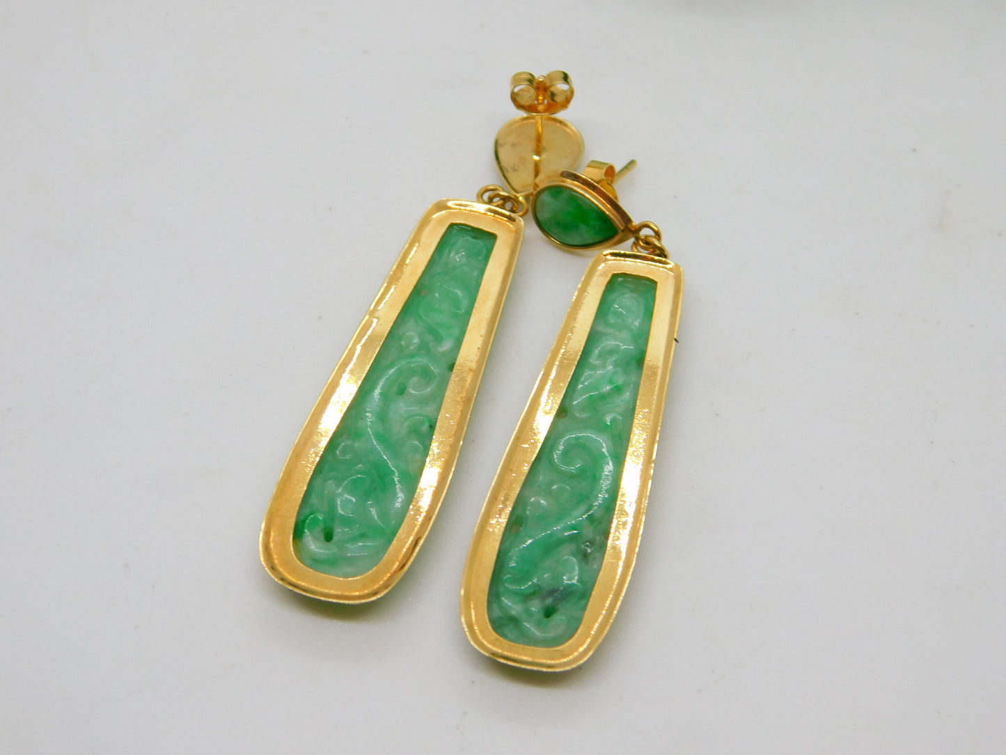 18ct Yellow Gold Carved Apple-Green Jade Drop Earrings Vintage c1970