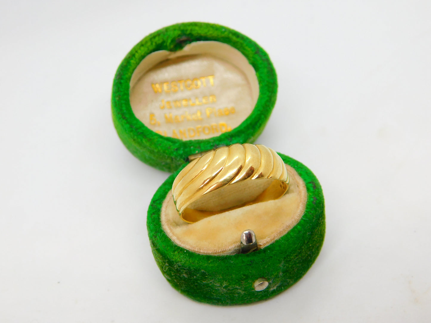 18ct Yellow Gold Modernist Wave Pattern Band Ring Vintage c1980 Size S 1/2 UK