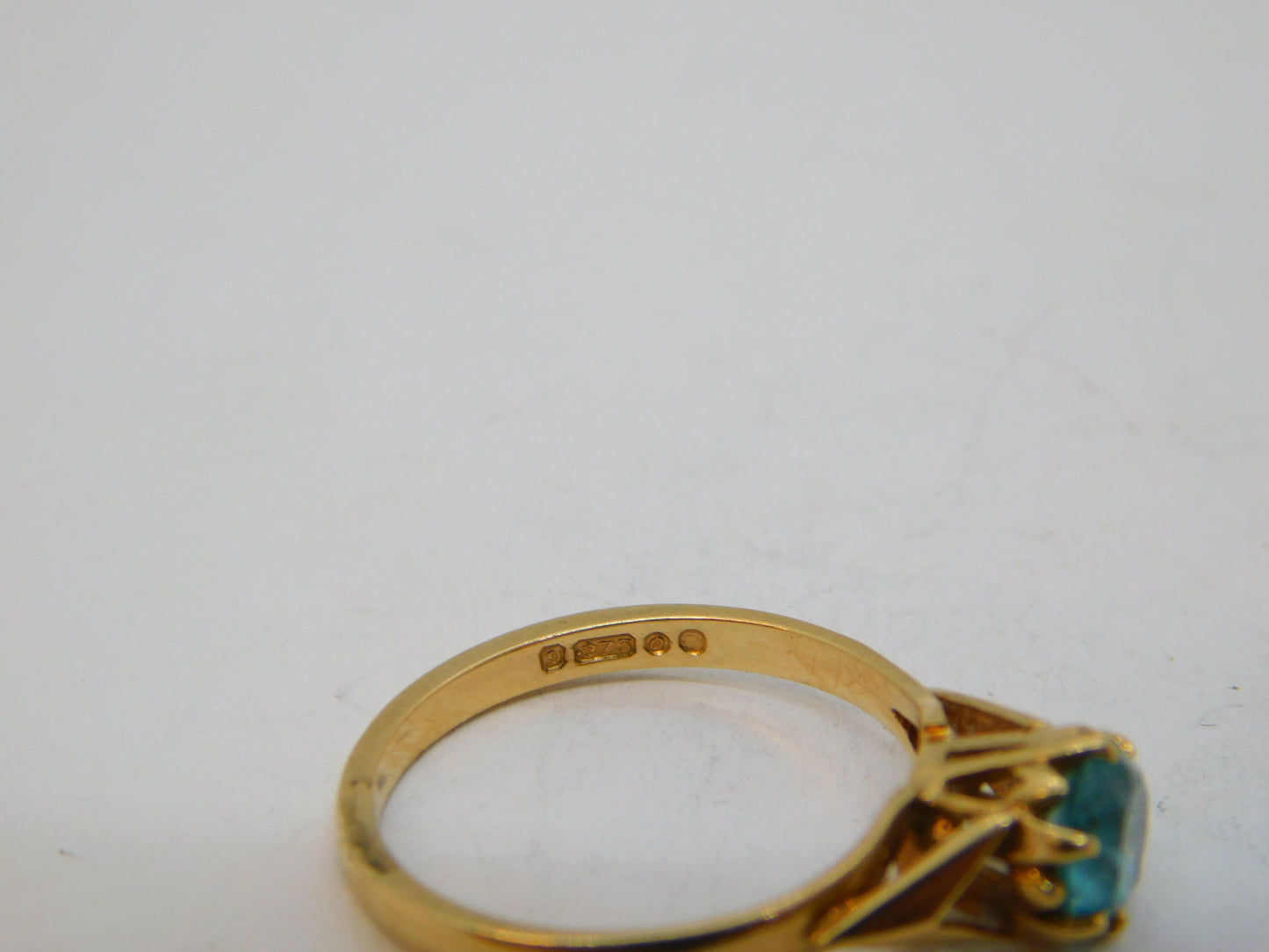9ct Yellow Gold & Blue Topaz Set Solitaire Ring Vintage 1969 London