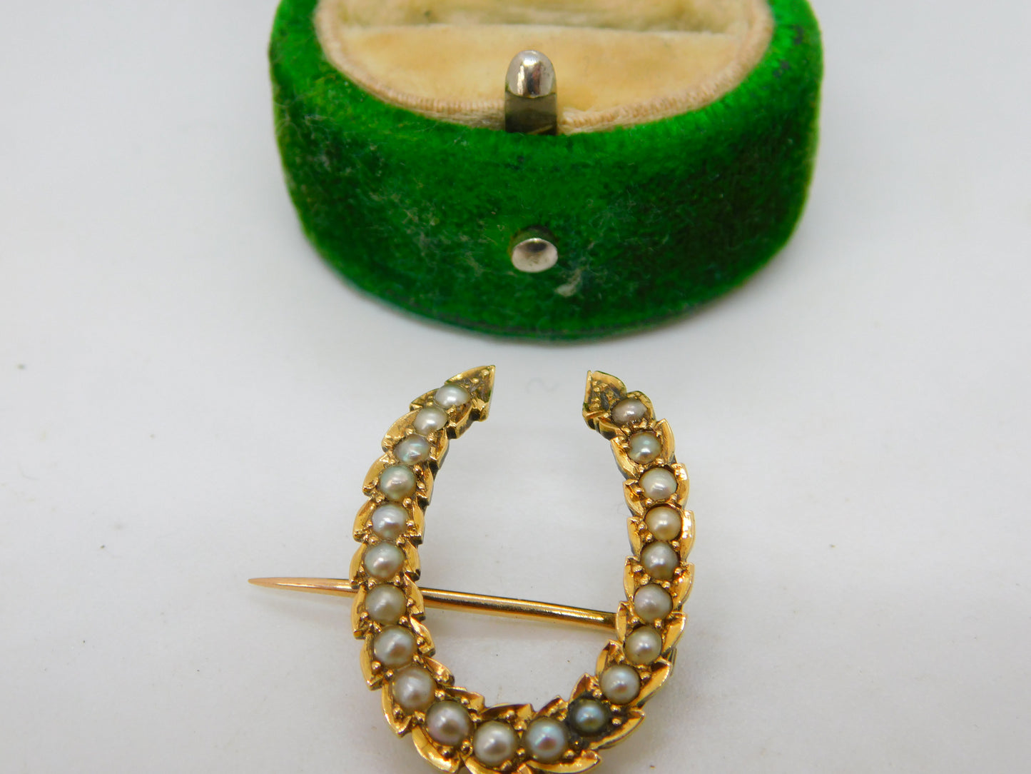 Victorian 18ct Yellow Gold & Seed Pearl Set Horseshoe Brooch Antique c1860