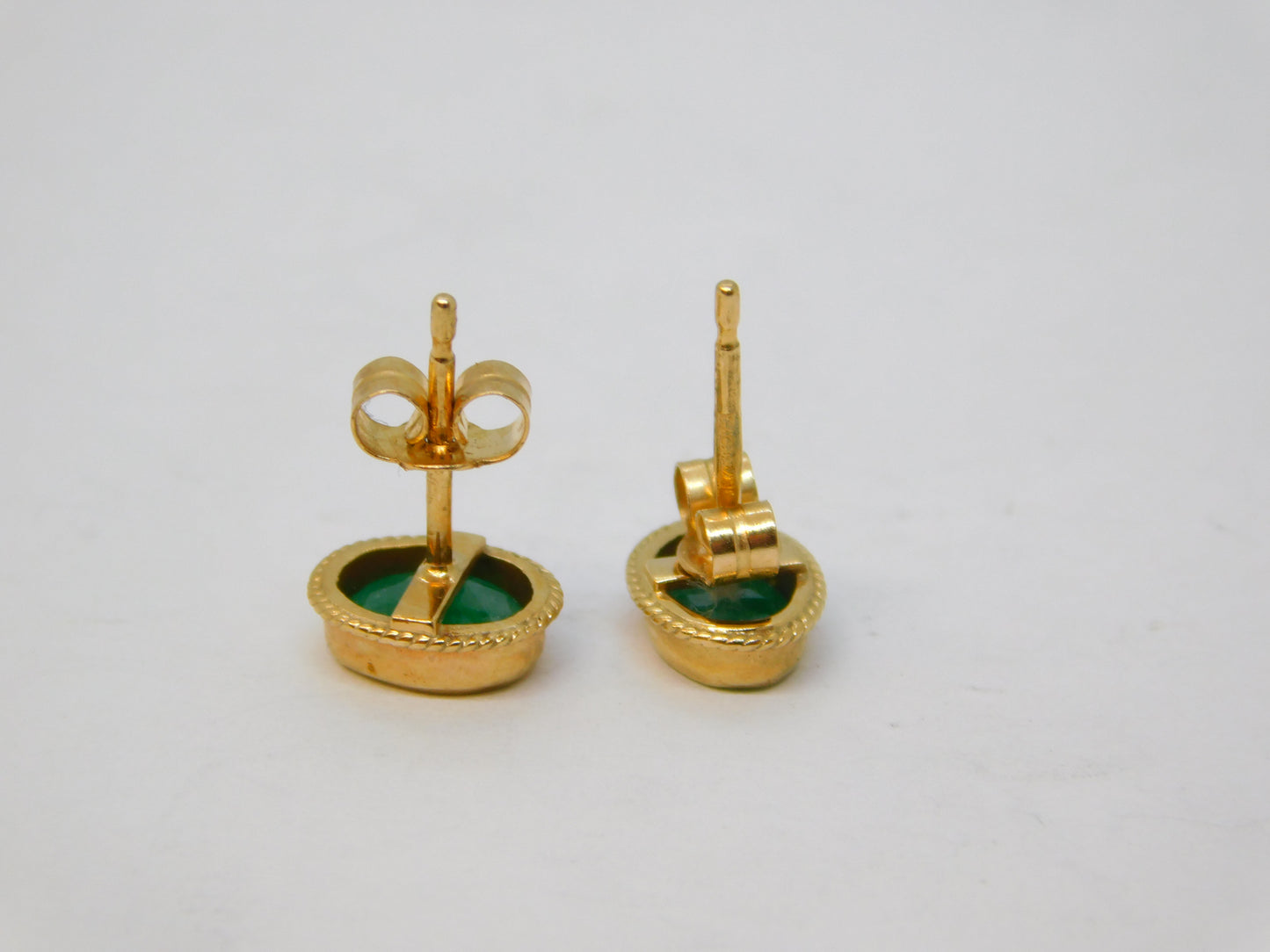 9ct Yellow Gold & Green Emerald Stud Earrings Vintage c1970