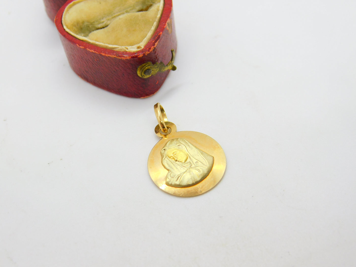 18ct Yellow Gold Religious Madonna Mary Charm or Pendant Vintage c1960
