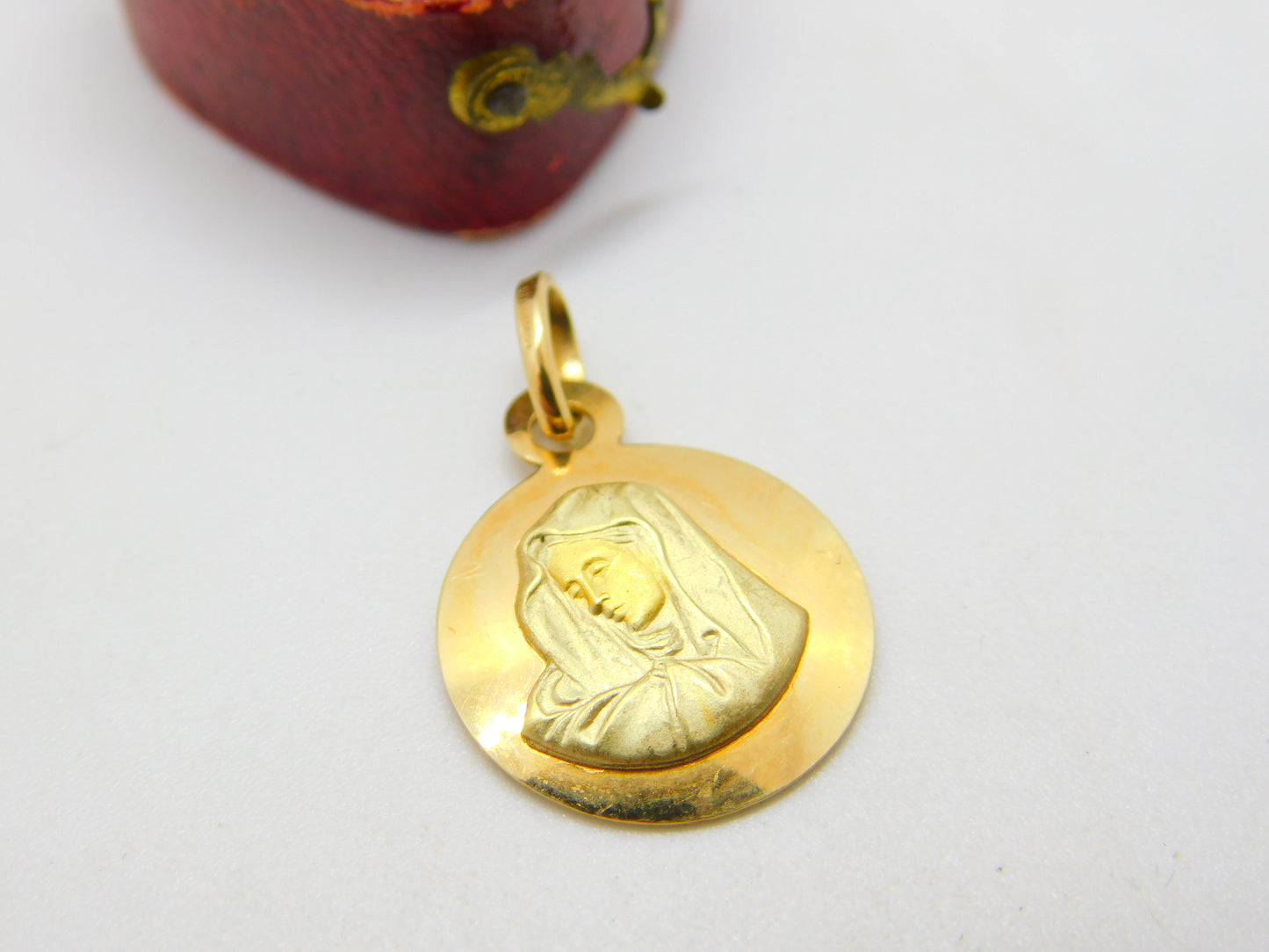 18ct Yellow Gold Religious Madonna Mary Charm or Pendant Vintage c1960