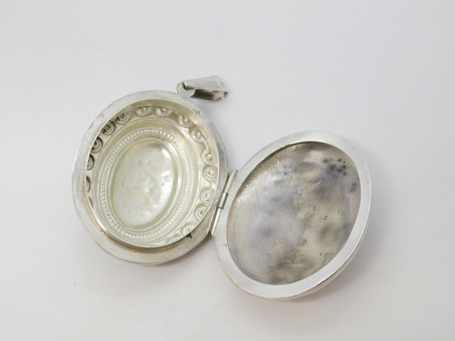 Victorian Style Sterling Silver Floral Sweetheart Locket Pendant Vintage