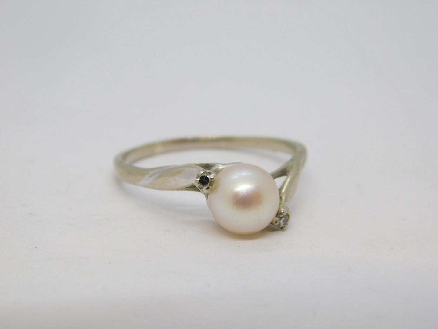 10ct White Gold, Cultured Pearl & Diamond Crossover Ring Vintage c1970