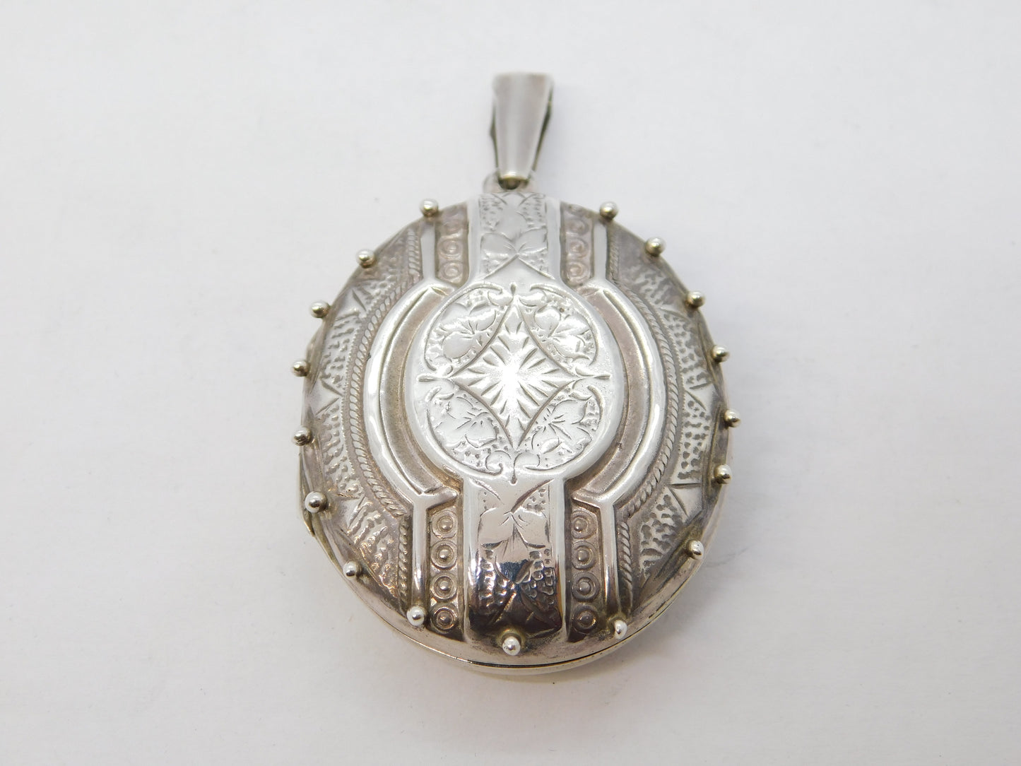 Victorian Style Sterling Silver Floral Pattern Sweetheart Locket Vintage c1980