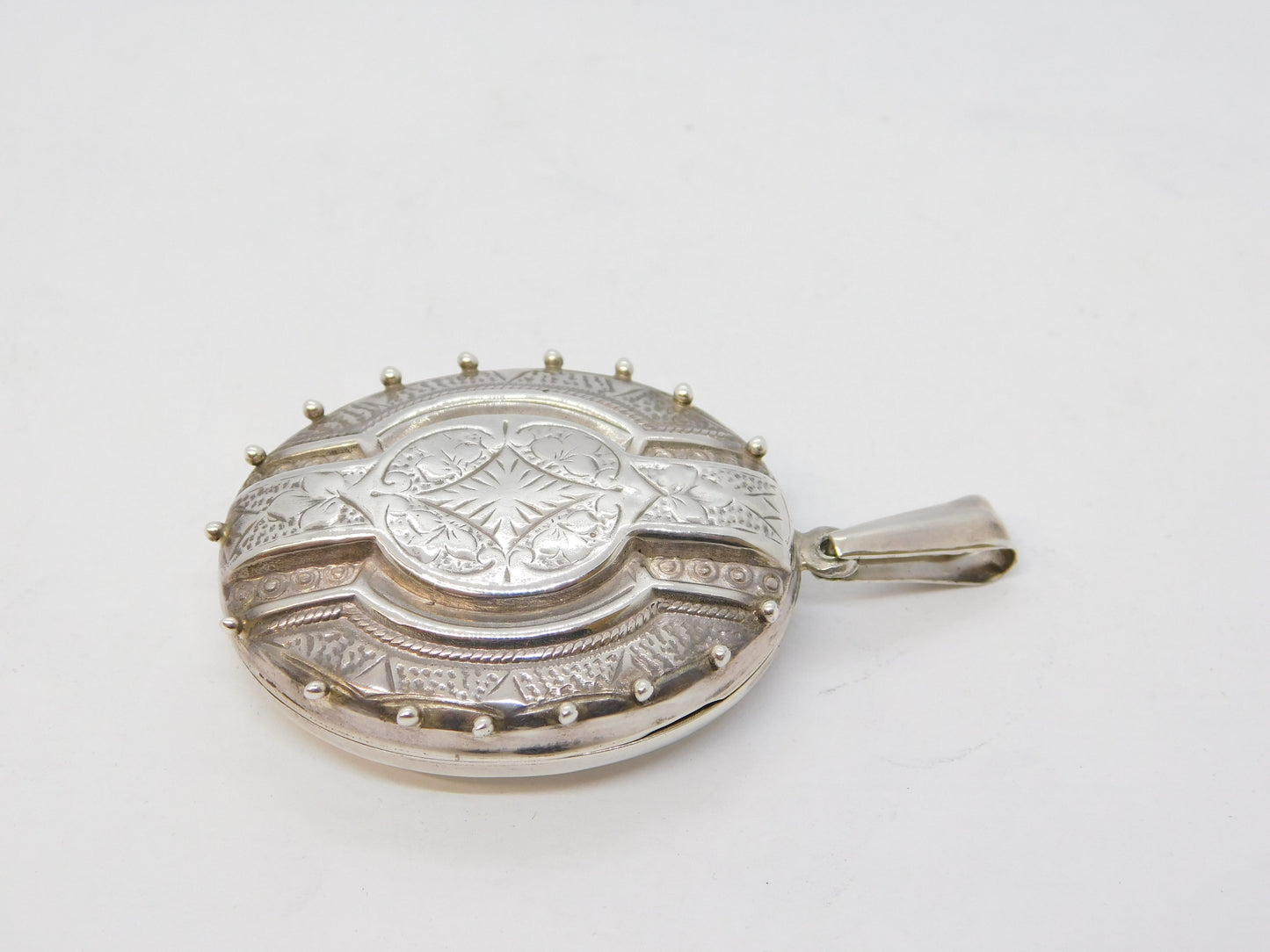 Victorian Style Sterling Silver Floral Pattern Sweetheart Locket Vintage c1980