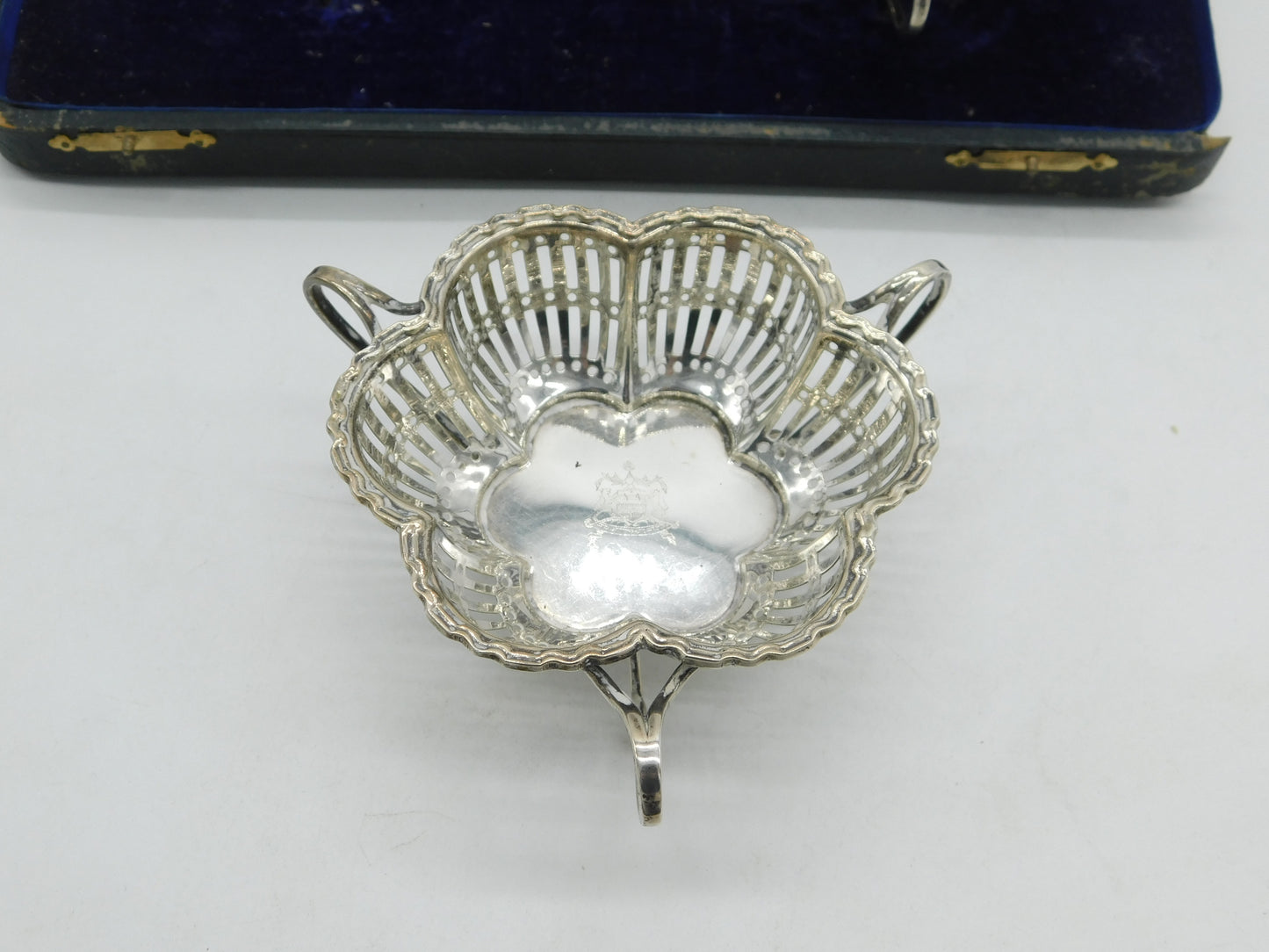 Boxed Sterling Silver Pierced Tyg Dishes Pair Thai Royal Crest Antique 1915