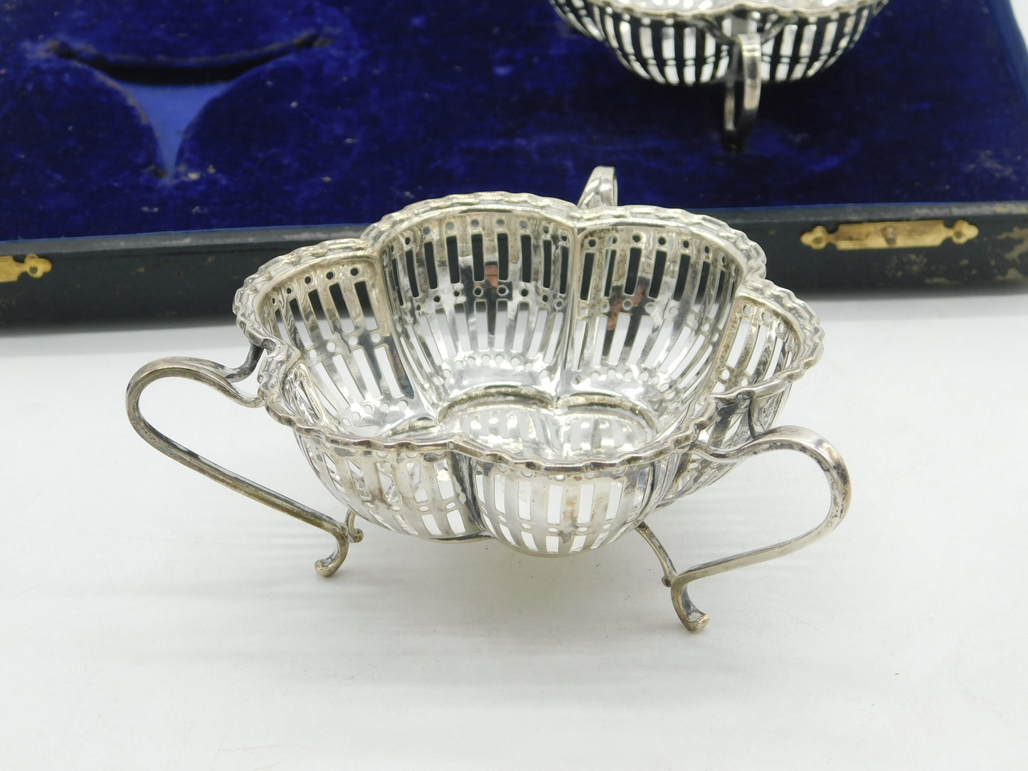 Boxed Sterling Silver Pierced Tyg Dishes Pair Thai Royal Crest Antique 1915