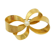 Gold Plated Pearl Set Textured Ribbon Form Brooch Vintage c1970