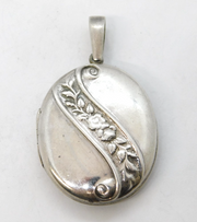 Sterling Silver Victorian Style Floral Locket Pendant Vintage c1970