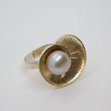 Sterling Silver Grey Pearl Stylised Shell Studio Ring Modern c2000 Size J 1/2