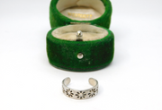 Sterling Silver Pretty Flower Stamp Design Toe Ring Vintage c1970 Size G 1/2