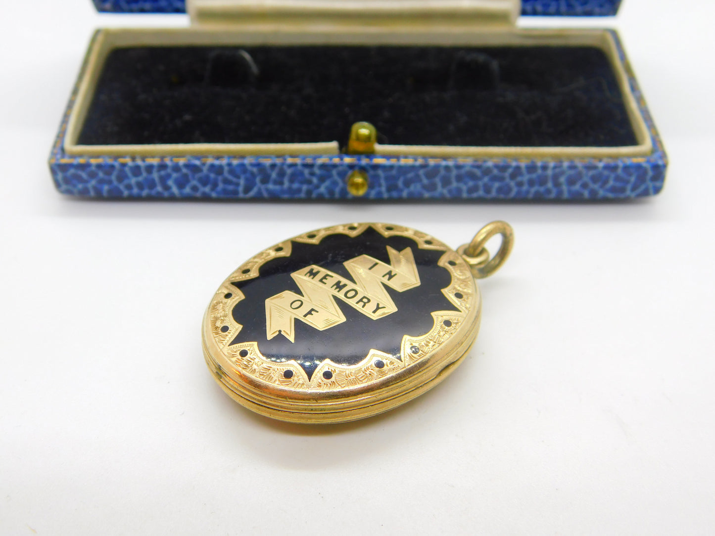 Victorian 9ct Gold Back & Front Black Enamel 'In Memory Of' Mourning Locket