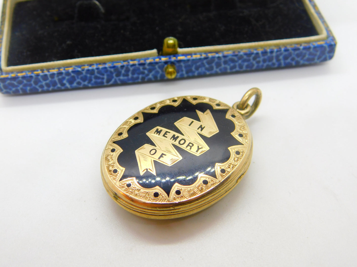 Victorian 9ct Gold Back & Front Black Enamel 'In Memory Of' Mourning Locket