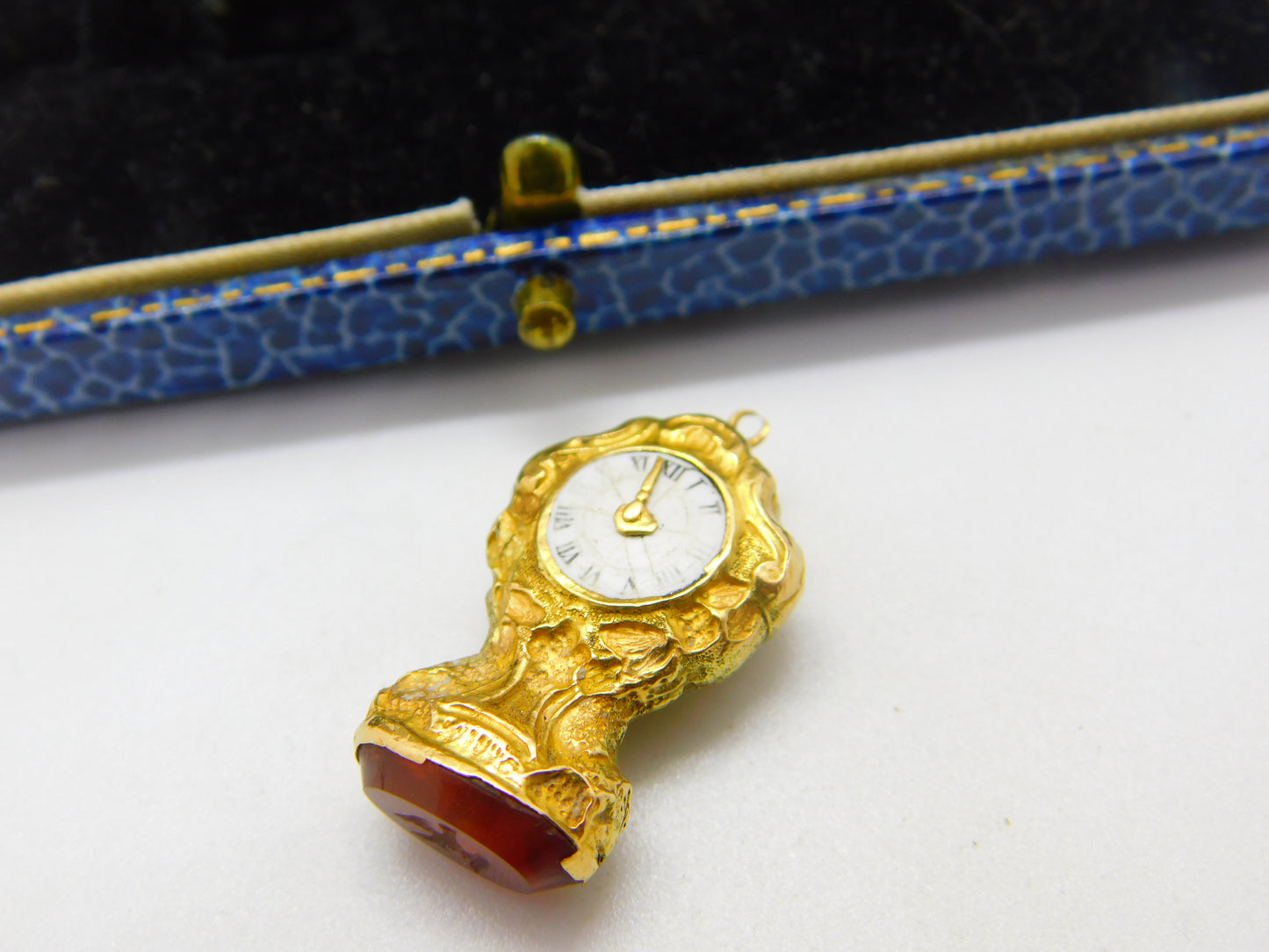 Georgian 18ct Gold & Carved Carnelian Dove Intaglio Clock Form Seal Fob c1800