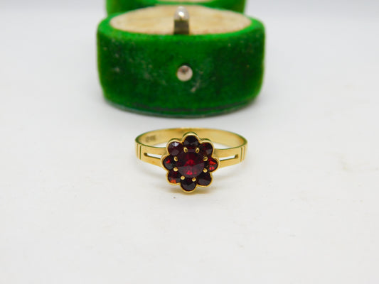 14ct Yellow Gold Bohemian Garnet Floral Cluster Ring Vintage c1970