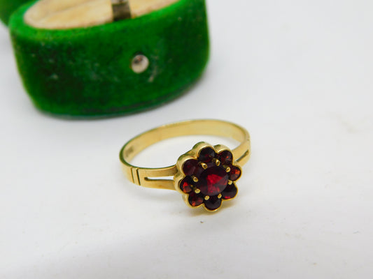 14ct Yellow Gold Bohemian Garnet Floral Cluster Ring Vintage c1970