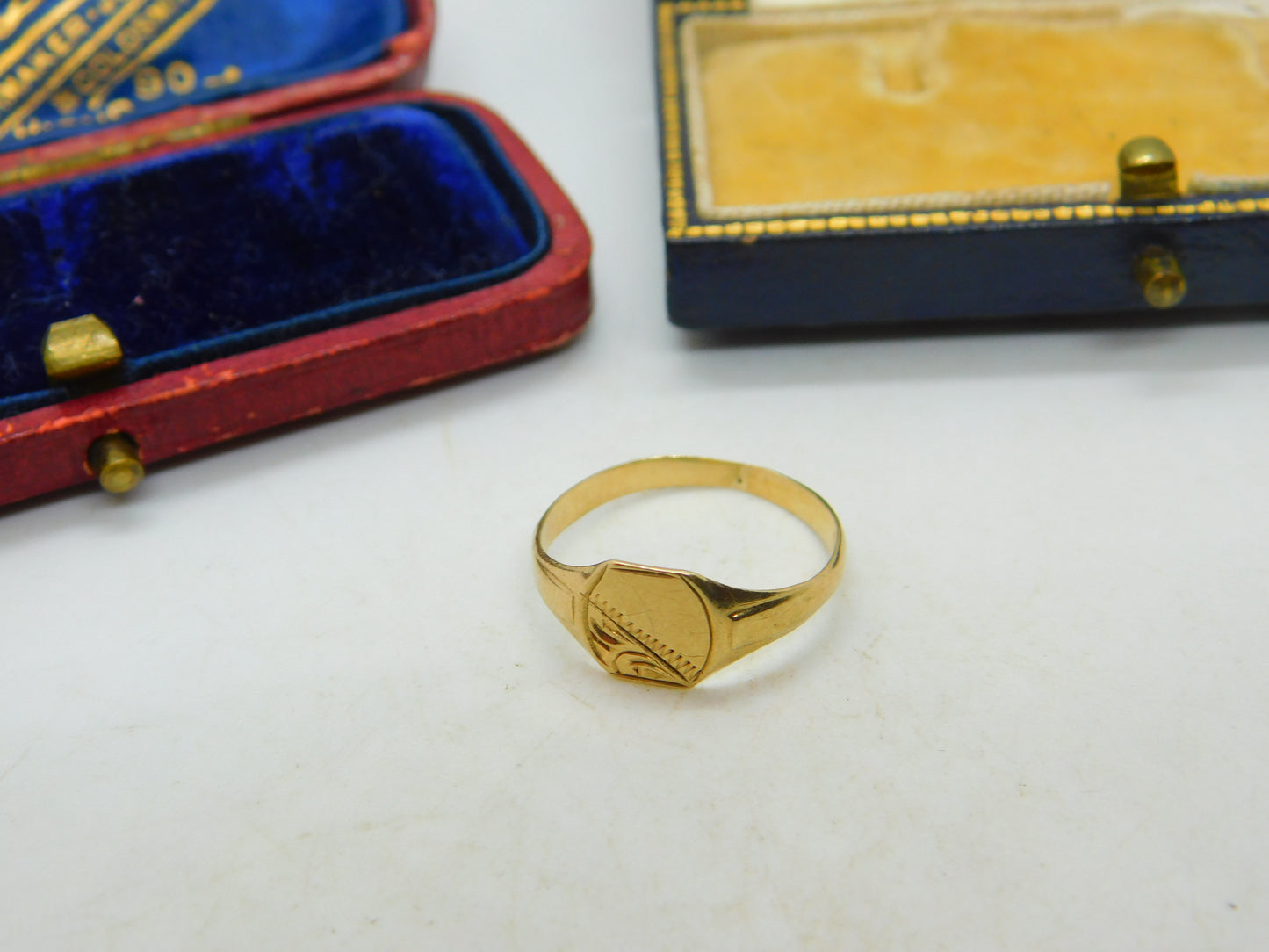 Small 9ct Yellow Gold Classic Signet Ring Vintage c1970 Birmingham Size K UK