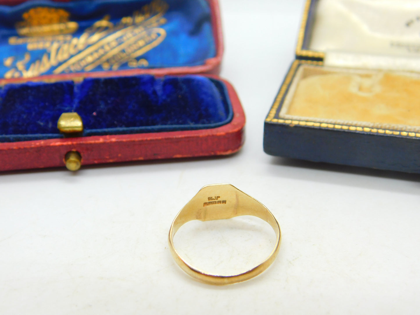 Small 9ct Yellow Gold Classic Signet Ring Vintage c1970 Birmingham Size K UK