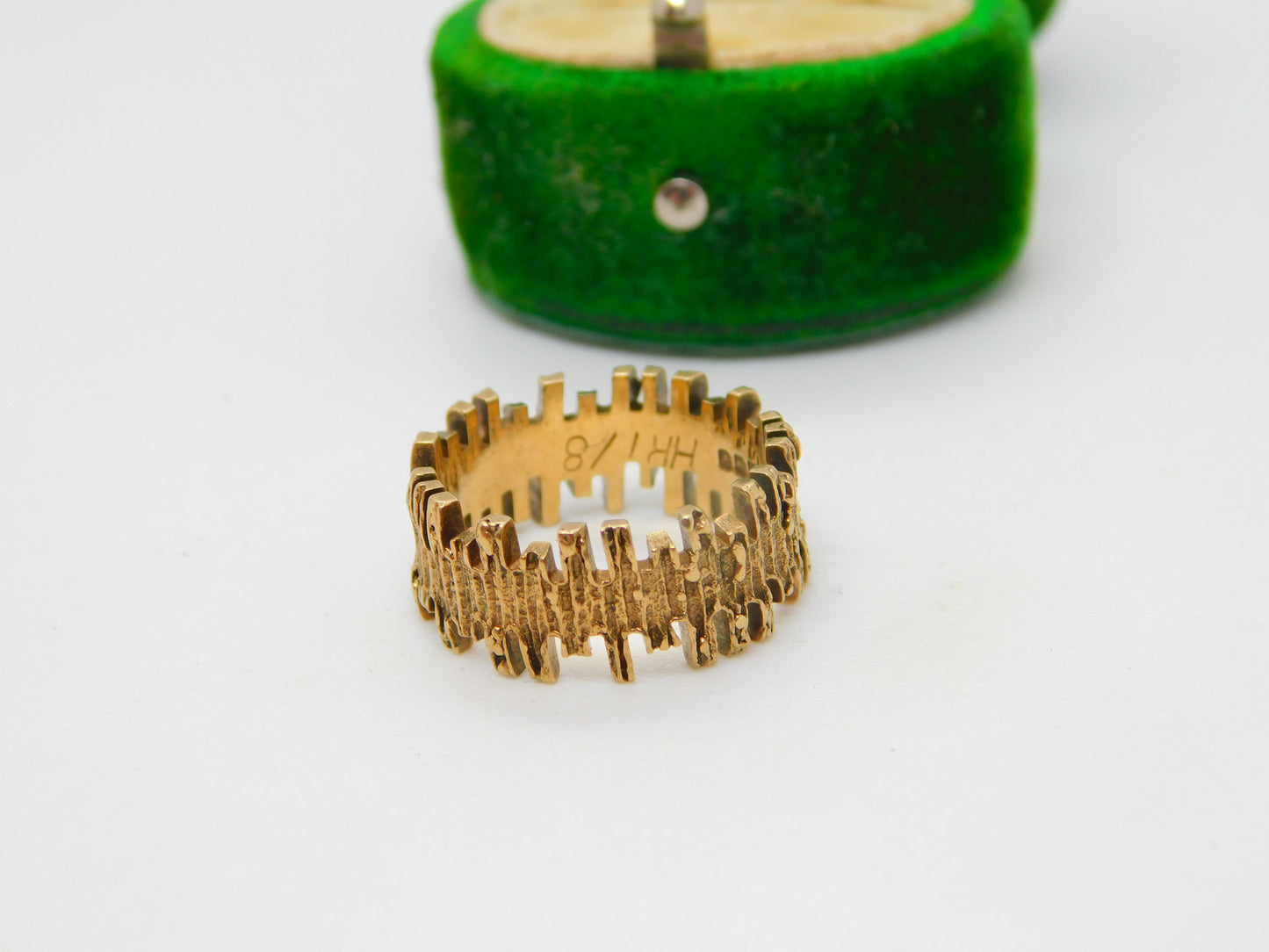 9ct Yellow Gold Textured Bark Pattern Band Ring Vintage 1970 Birmingham