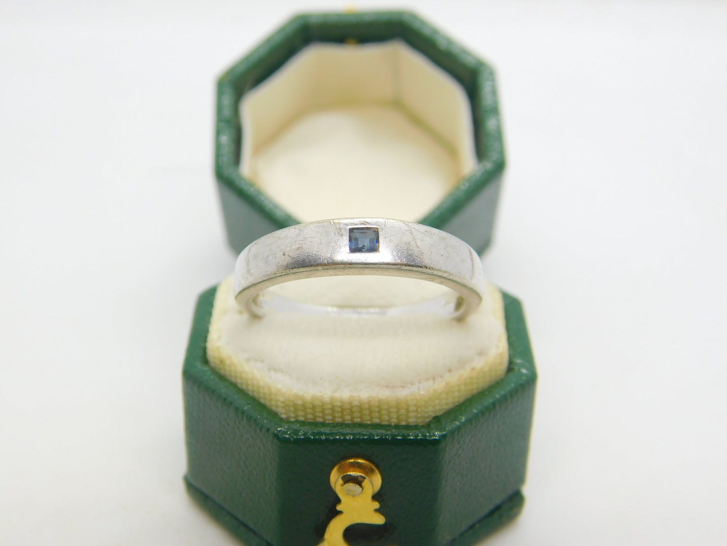 9ct White Gold & Square Cut Sapphire Dress Ring Vintage c1980 London