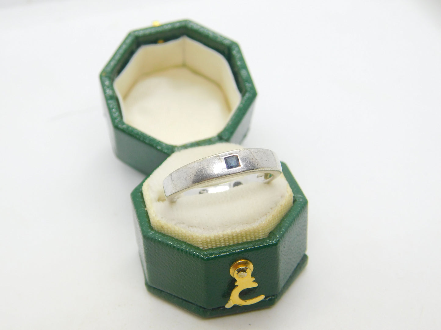 9ct White Gold & Square Cut Sapphire Dress Ring Vintage c1980 London