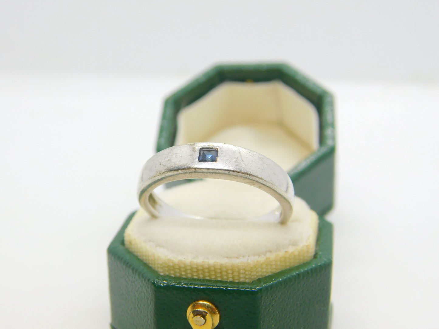 9ct White Gold & Square Cut Sapphire Dress Ring Vintage c1980 London
