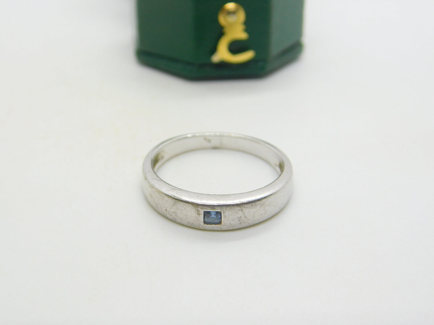 9ct White Gold & Square Cut Sapphire Dress Ring Vintage c1980 London