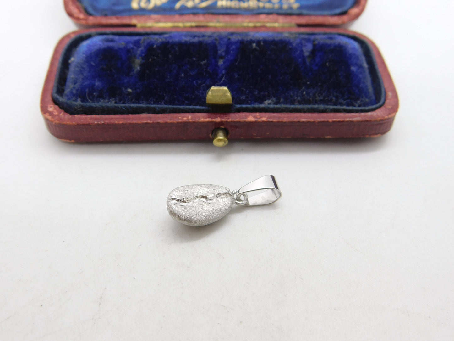 18ct White Gold Coffee Bean Charm or Pendant Vintage c2000