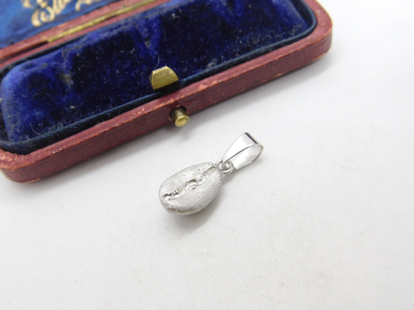 18ct White Gold Coffee Bean Charm or Pendant Vintage c2000