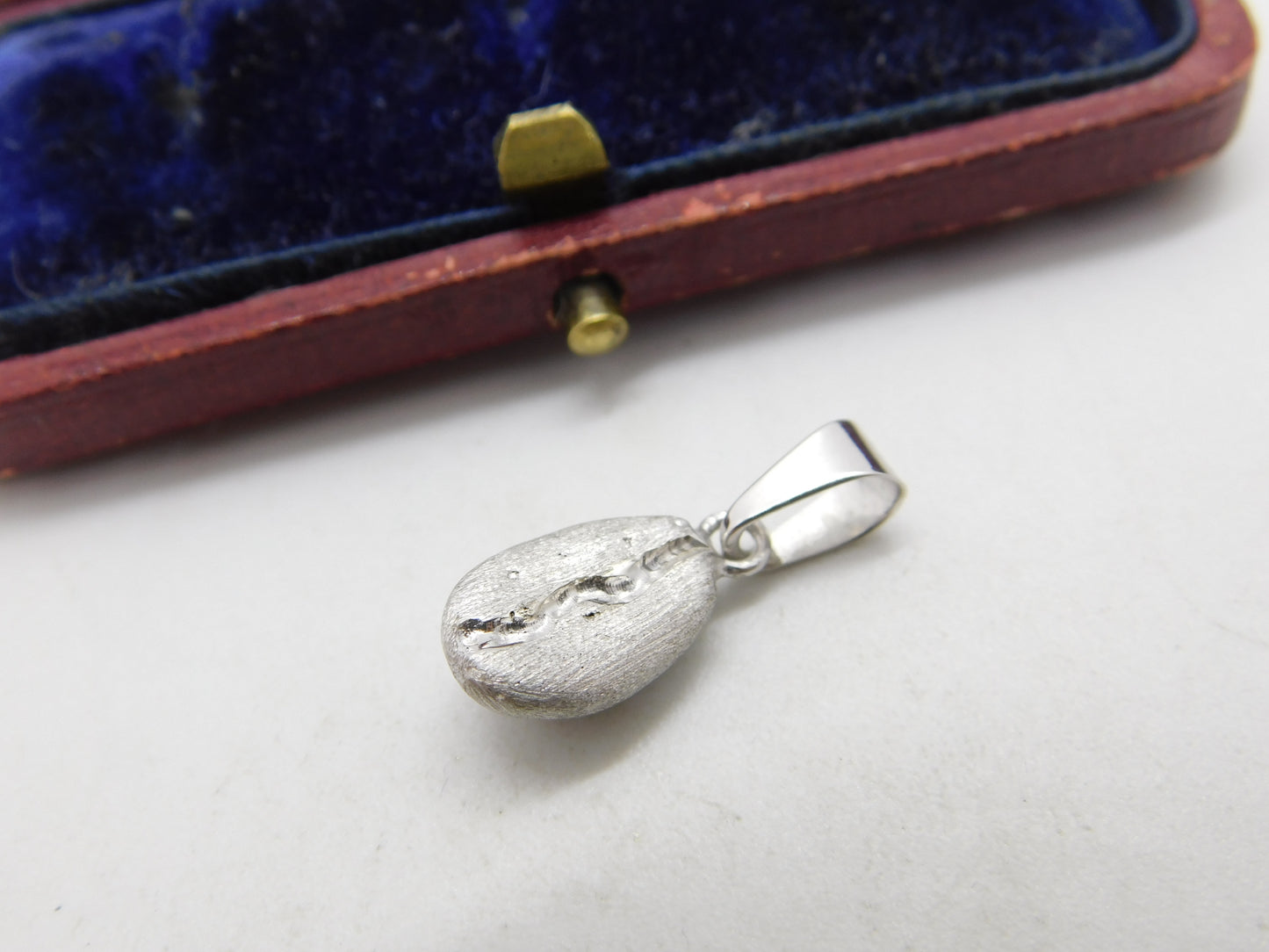 18ct White Gold Coffee Bean Charm or Pendant Vintage c2000