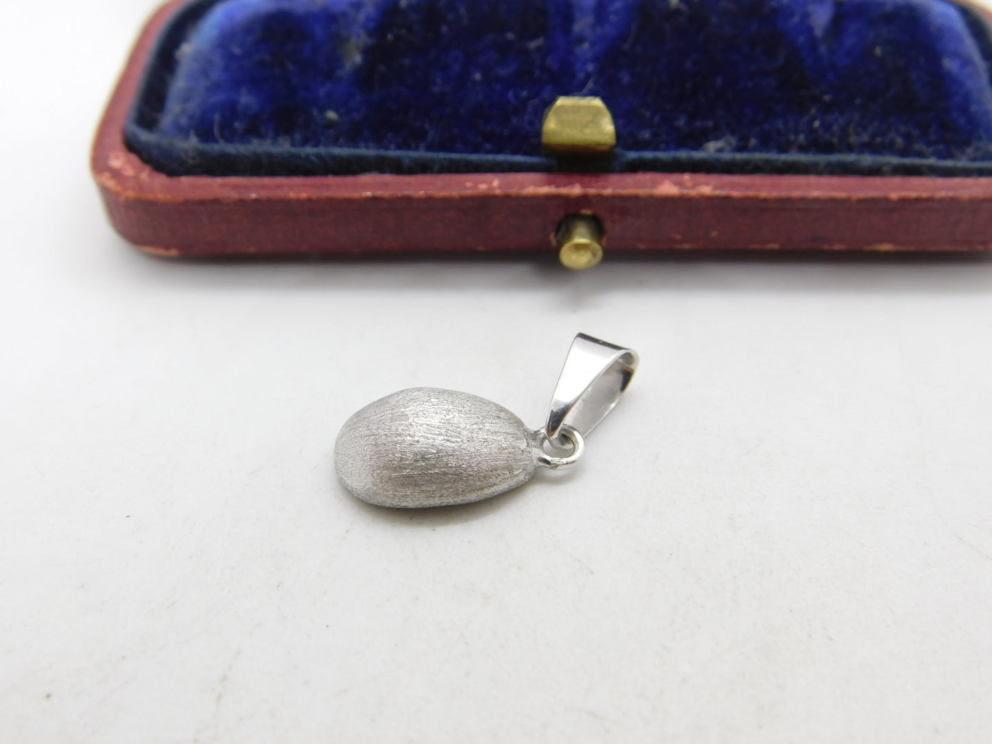 18ct White Gold Coffee Bean Charm or Pendant Vintage c2000