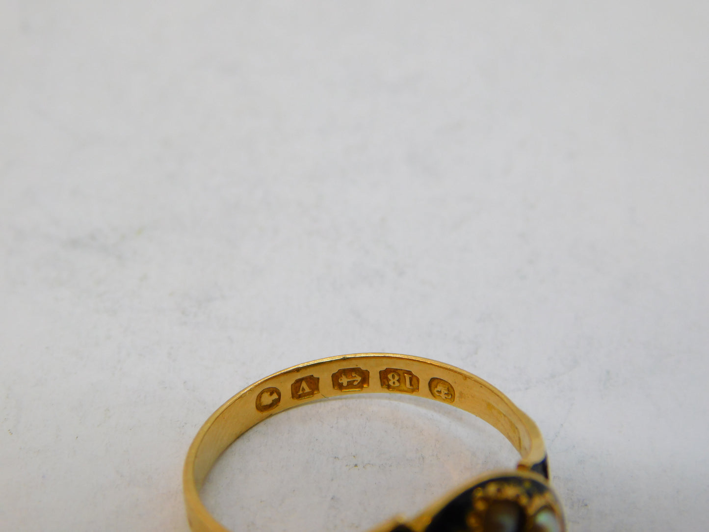 Victorian 18ct Gold Black Enamel 'In Memory Of' Mourning Ring Antique 1870 Birmingham
