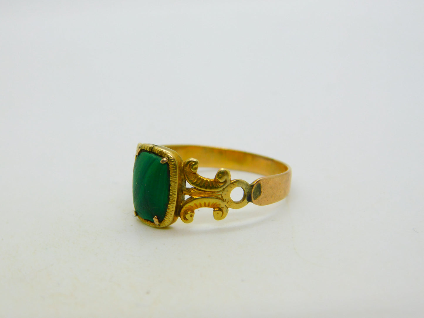 George III 15ct Gold & Green Malachite Panel Set Dress Ring Antique c1790