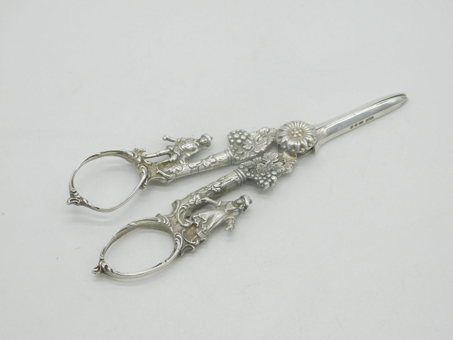 Sterling Silver Regency Couple & Floral Pattern Grape Scissors 1970 Vintage