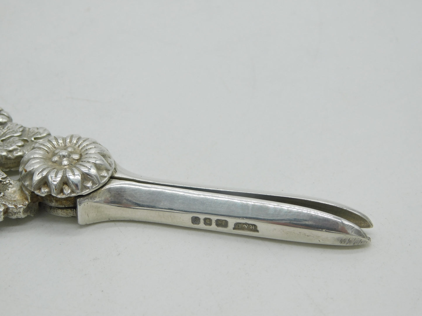 Sterling Silver Regency Couple & Floral Pattern Grape Scissors 1970 Vintage