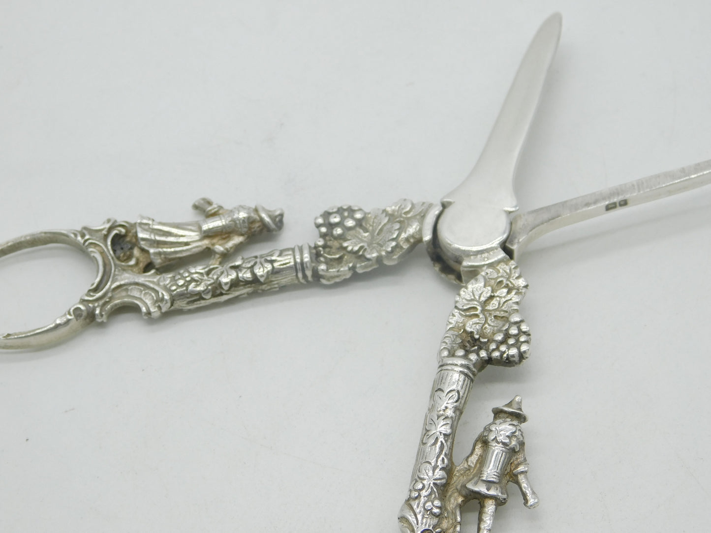 Sterling Silver Regency Couple & Floral Pattern Grape Scissors 1970 Vintage