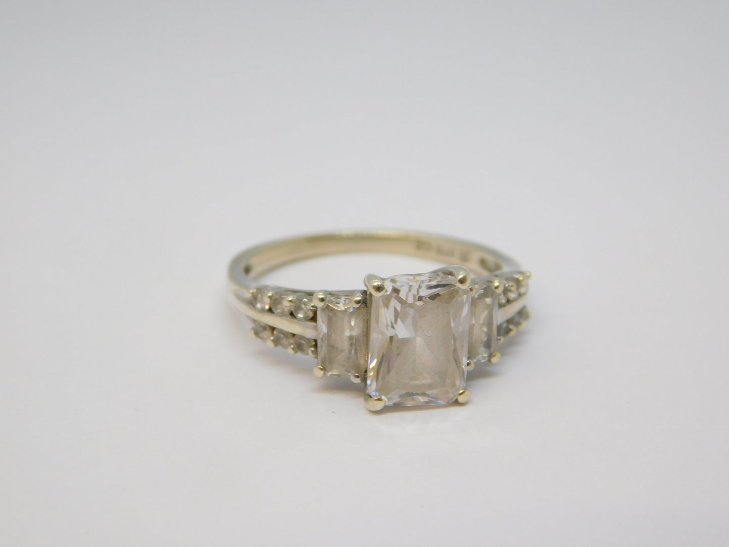 9ct White Gold & Spinel Set Graduating Dress Ring Vintage c1990