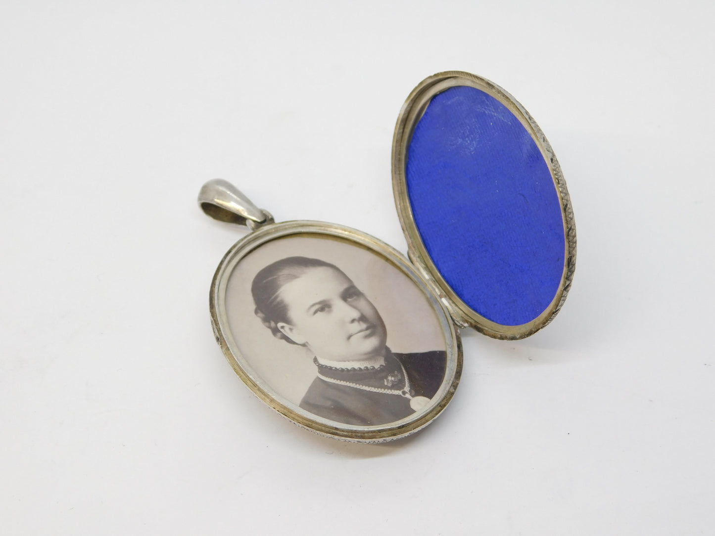 Victorian Aesthetic Movement Sterling Silver Sweetheart Locket Antique 1882 Birmingham