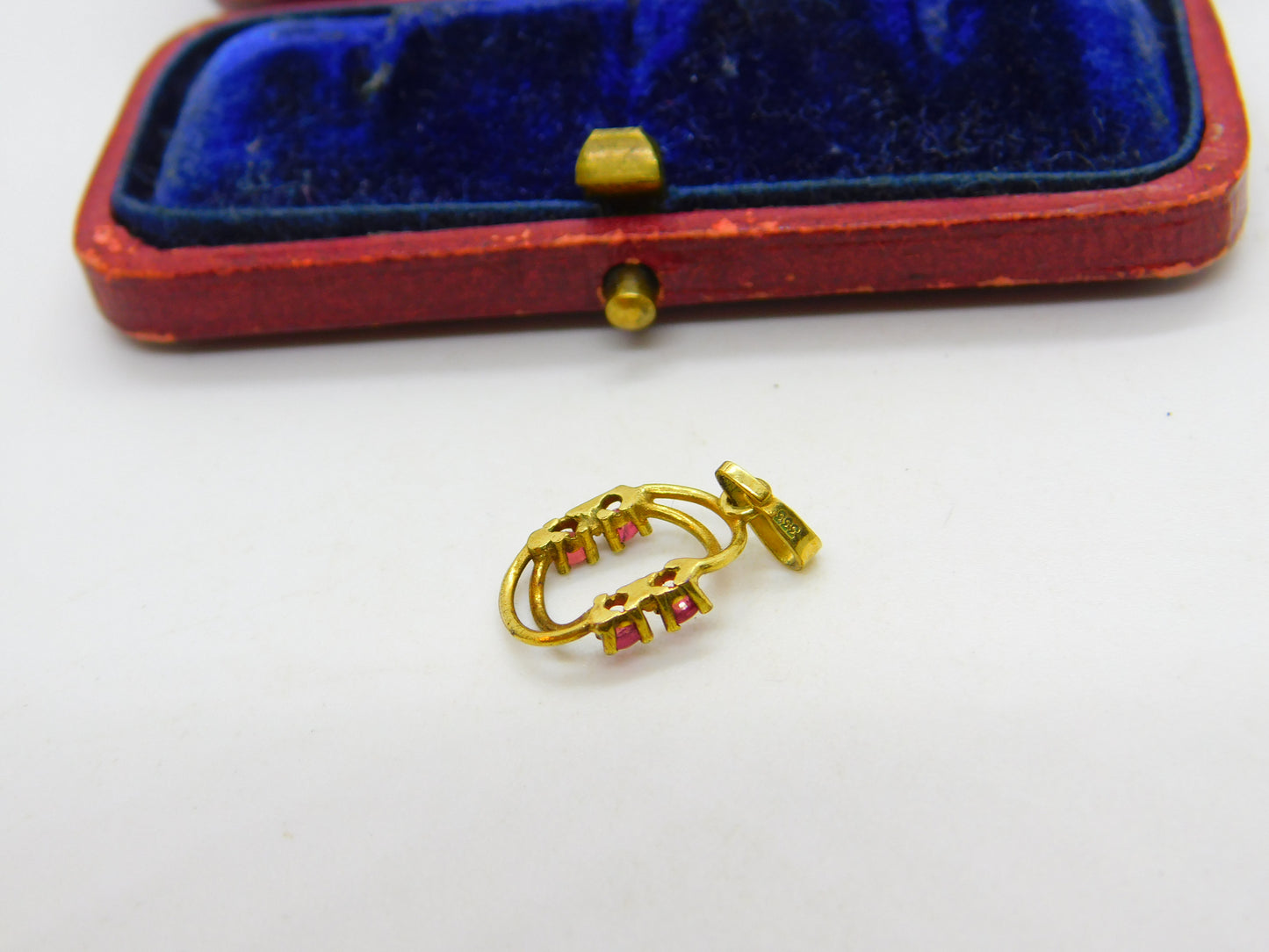 8ct Yellow Gold & Ruby Set Circular Drop Pendant Vintage c1960