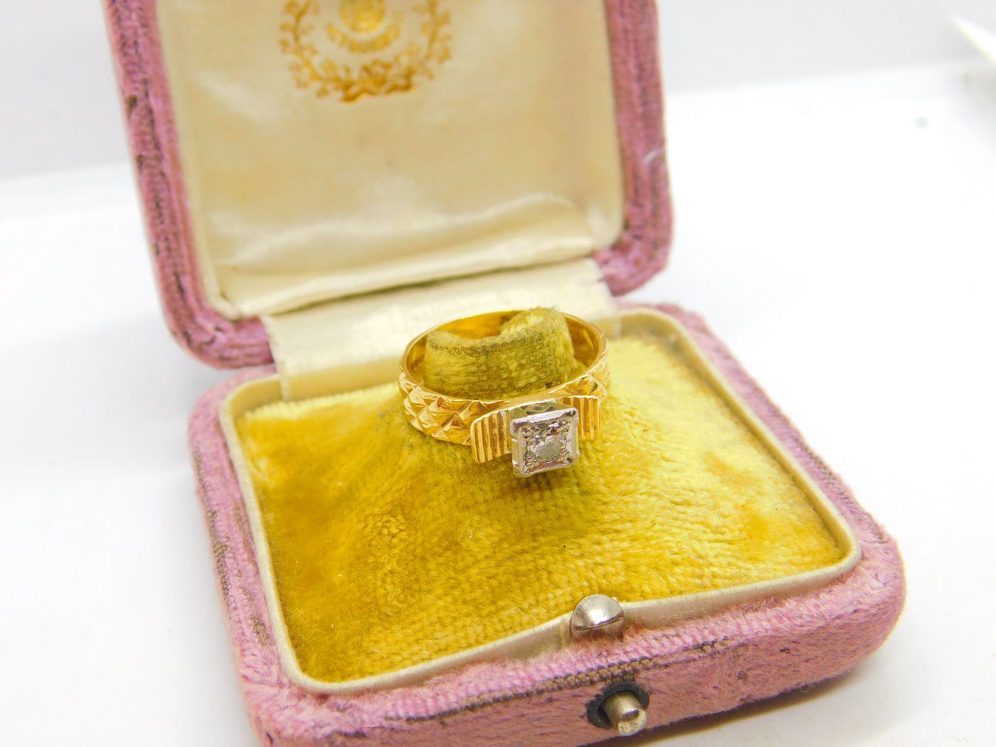 18ct Yellow Gold 0.2ct Diamond Pineapple Pattern Solitaire Ring 1970 London