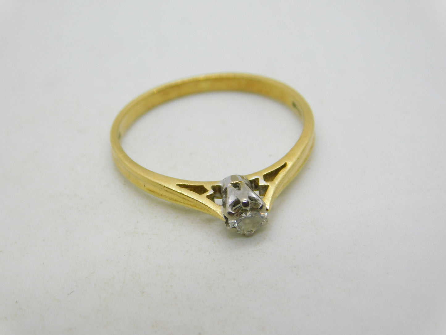 18ct Yellow Gold & 0.1ct Diamond Solitaire Ring Vintage 1983 London